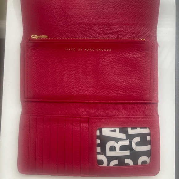 COPY - Marc Jacobs Red Wallet. - Picture 3 of 8